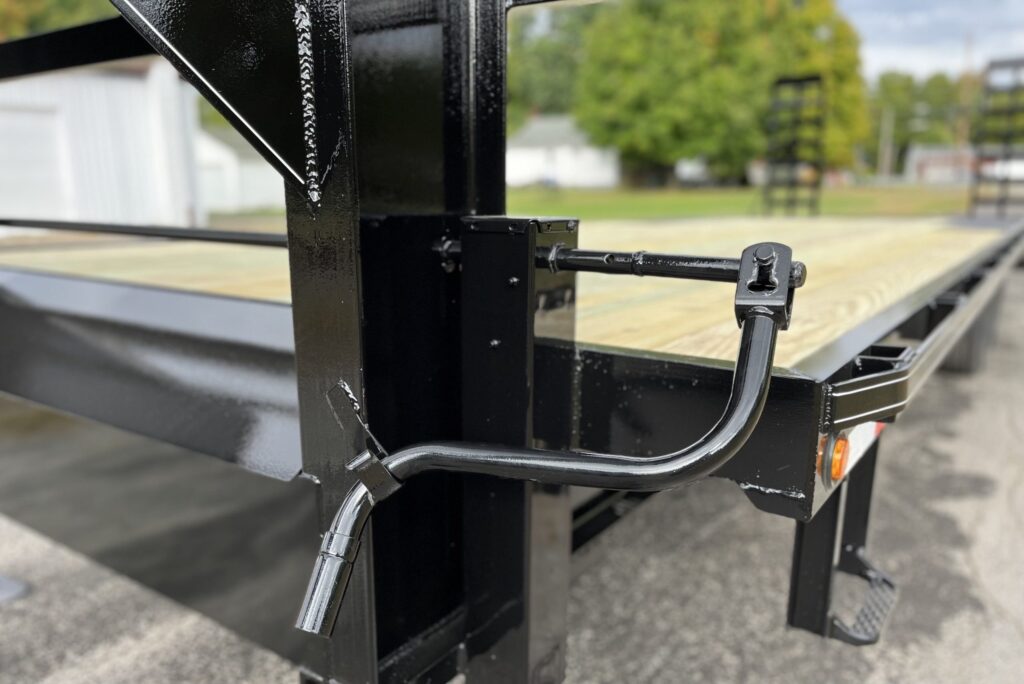 Various key features of gooseneck flatbed trailers displayed.