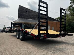 A comparison of gooseneck flatbed trailers with other trailer types.